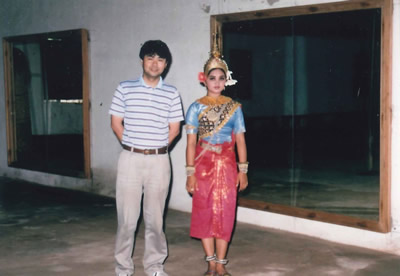 カンボジアでの現地の人との記念写真