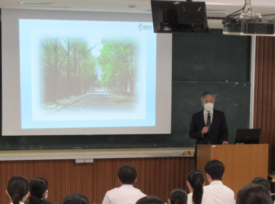 国際学科の紹介の様子